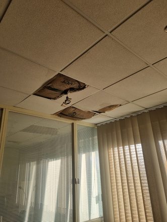 Dalles plafond tombée